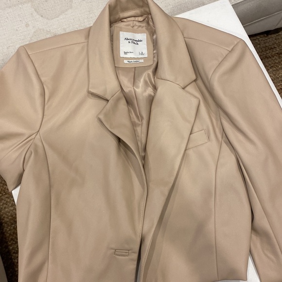 Vegan Leather Cropped Blazer - Picture 2 of 5